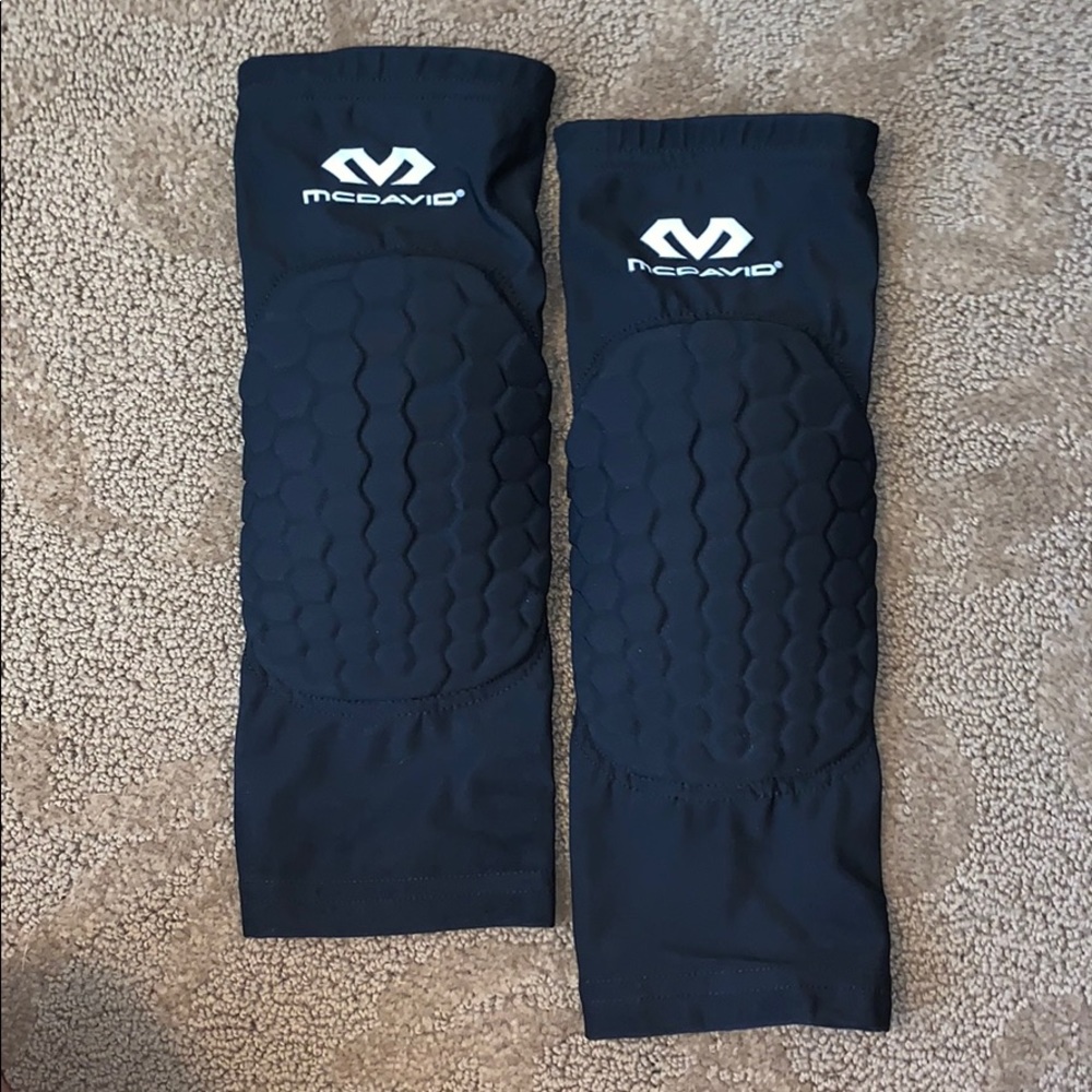 Boys basketball knee pad sleeves